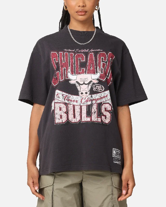 Mitchell & Ness Women's Chicago Bulls Sportsmanship T-Shirt Faded Black