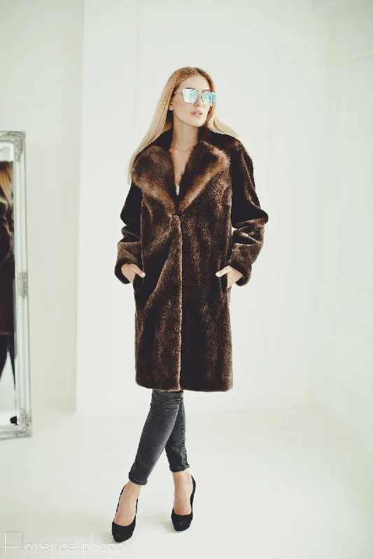 Beaver Fur Coat (Brown)